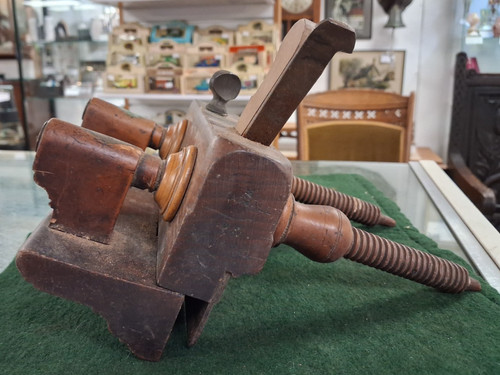 Antique beechwood screw - screw, -stem